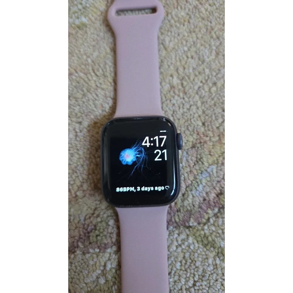 Apple Watch Series 4 Aluminum Case 16GB 40mm Pink
